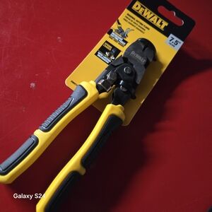 DEWALT 7.5" Heavy-Duty Bolt Cutter - Yellow and Black